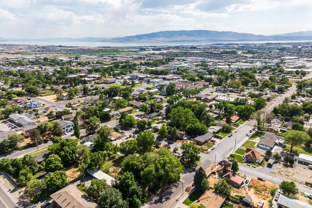 Aerial view of property's location with mountains