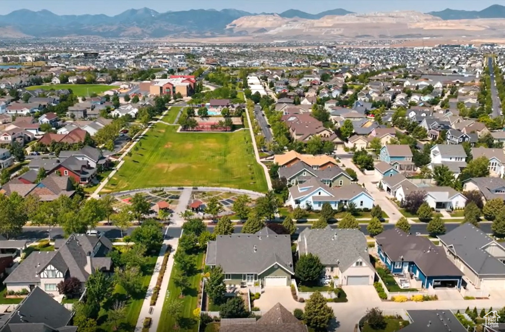 Aerial view of property\\\\\\\'s location with nearby suburban area and mountains