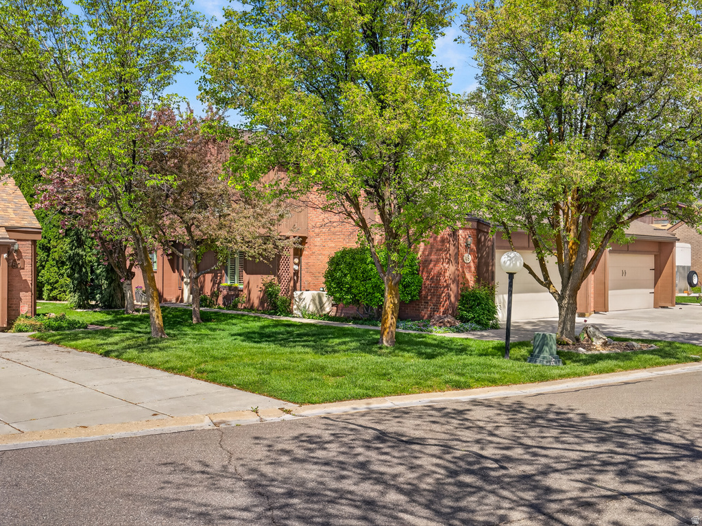 48 N WHITE BARN DR Pleasant View, UT 84414