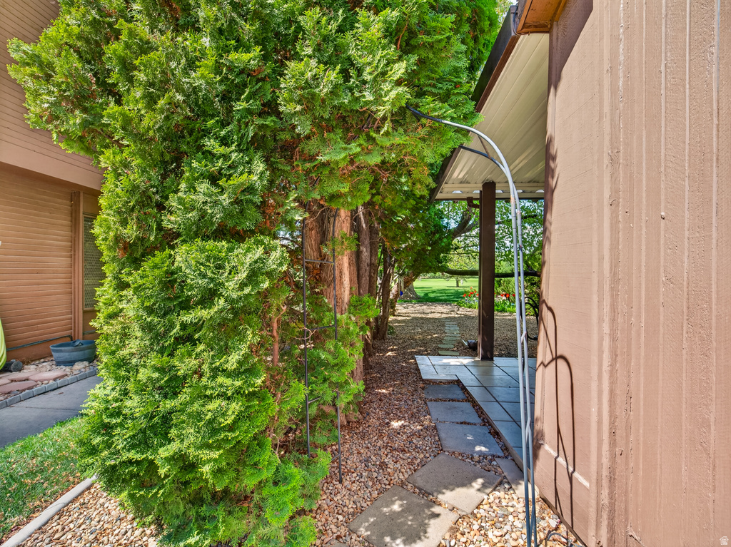 48 N WHITE BARN DR Pleasant View, UT 84414