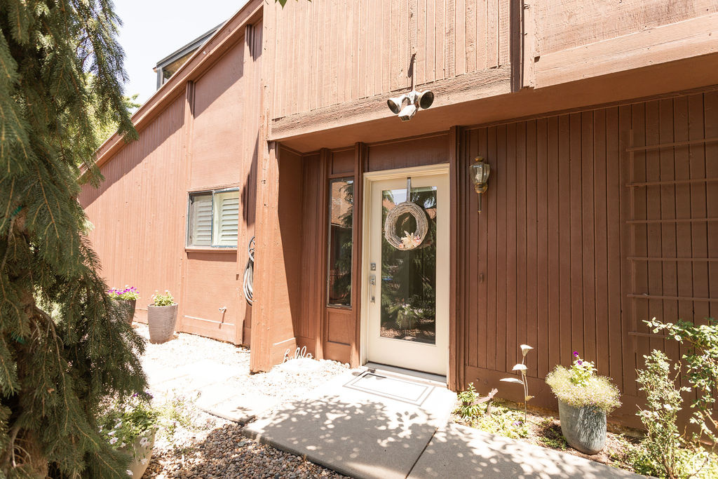 48 N WHITE BARN DR Pleasant View, UT 84414