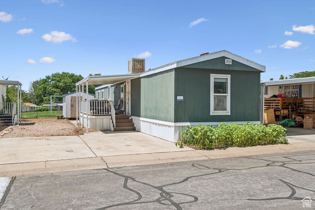 Manufactured / mobile home featuring a shed