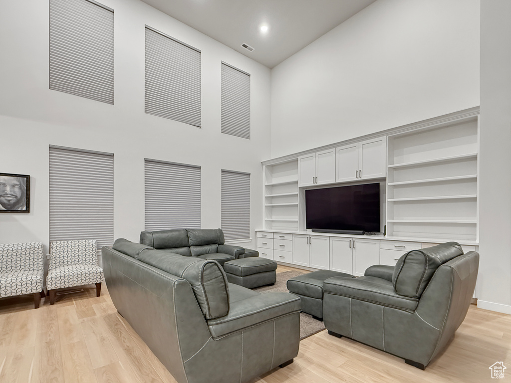 256 W THISTLE DR Saratoga Springs, UT 84045