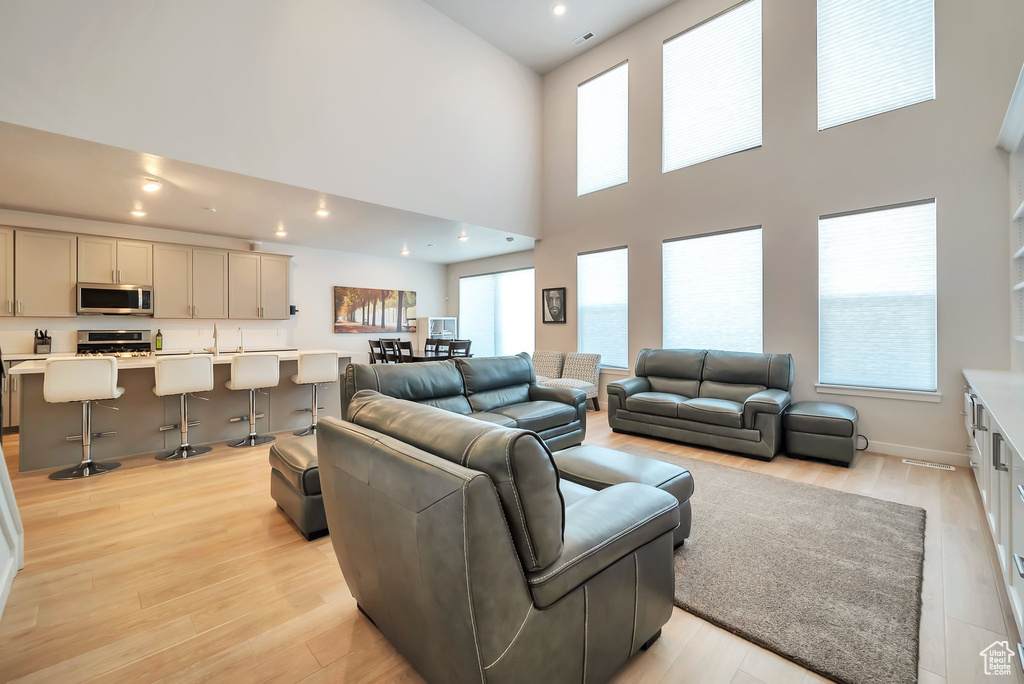 256 W THISTLE DR Saratoga Springs, UT 84045