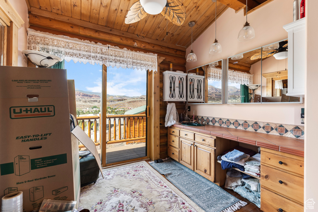 Photo 12 for MLS #2096963 at 214 W Shinarump Cir