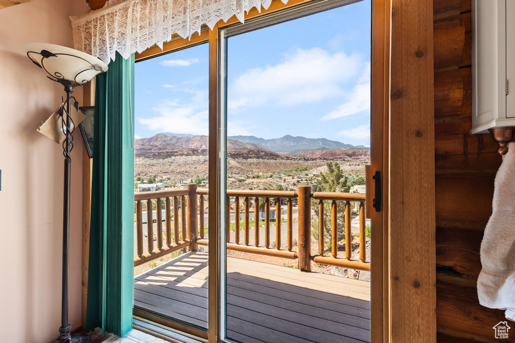 Photo 13 for MLS #2096963 at 214 W Shinarump Cir