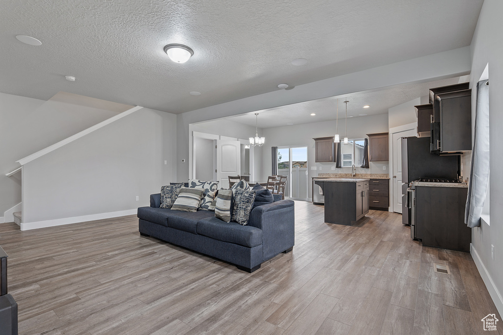 8687 N OAKMONT ALY Eagle Mountain, UT 84005