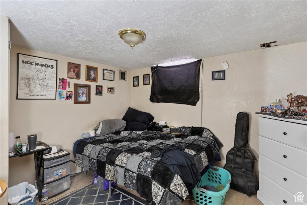 Bedroom featuring a textured ceiling