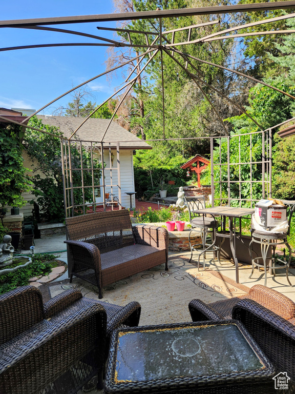 View of patio / terrace with outdoor dining space