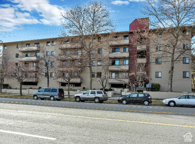 View of apartment building / complex