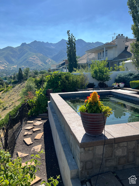 2487 E WILLOW HILLS DR Sandy, UT 84093