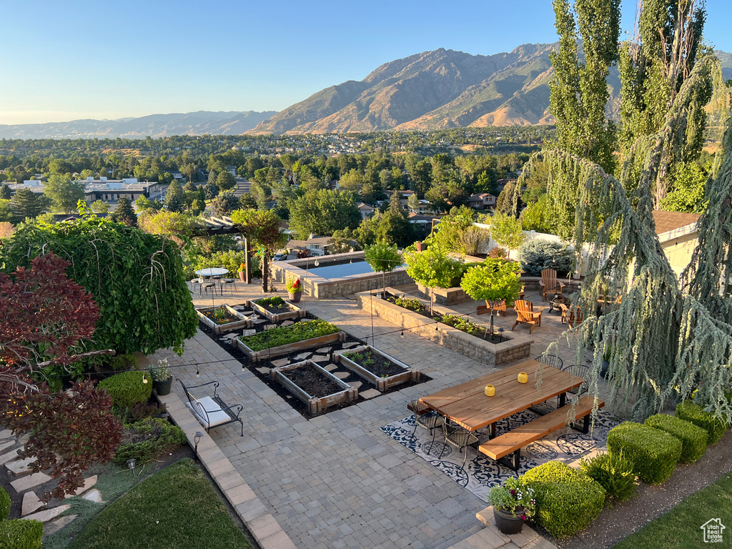 2487 E WILLOW HILLS DR Sandy, UT 84093