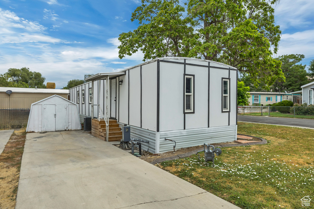 View of shed with driveway