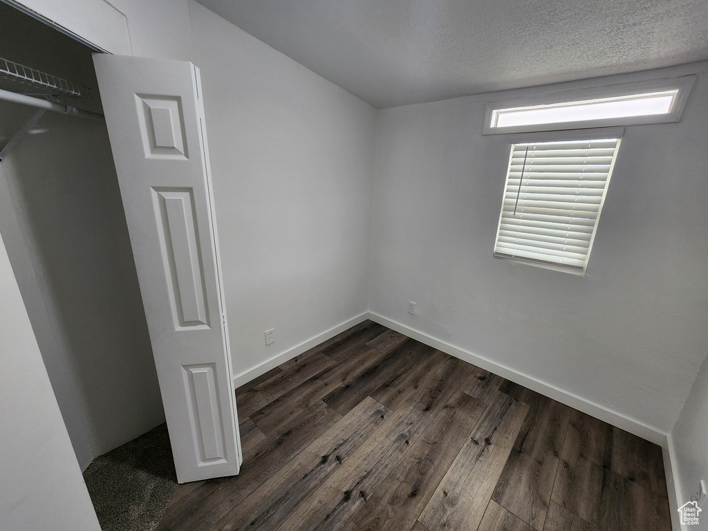 Photo 9 for MLS #2097070 at 208 E Crescentwood Dr