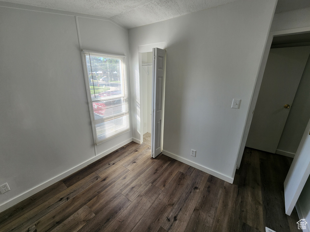 Photo 10 for MLS #2097070 at 208 E Crescentwood Dr