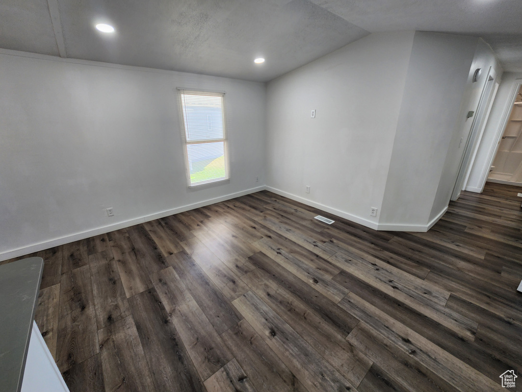 Photo 7 for MLS #2097070 at 208 E Crescentwood Dr