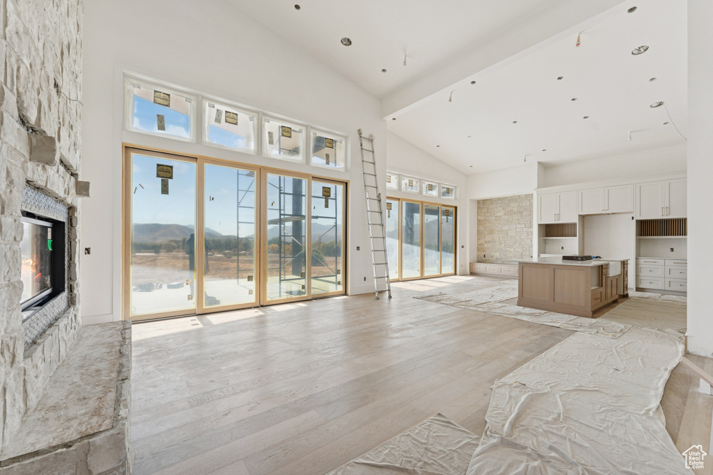 Photo 4 for MLS #2097097 at 197 N Abajo Peak Way #398
