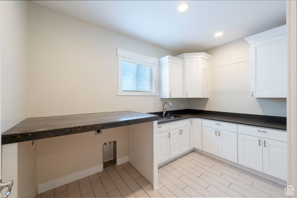 Laundry room featuring a sink and recessed lighting