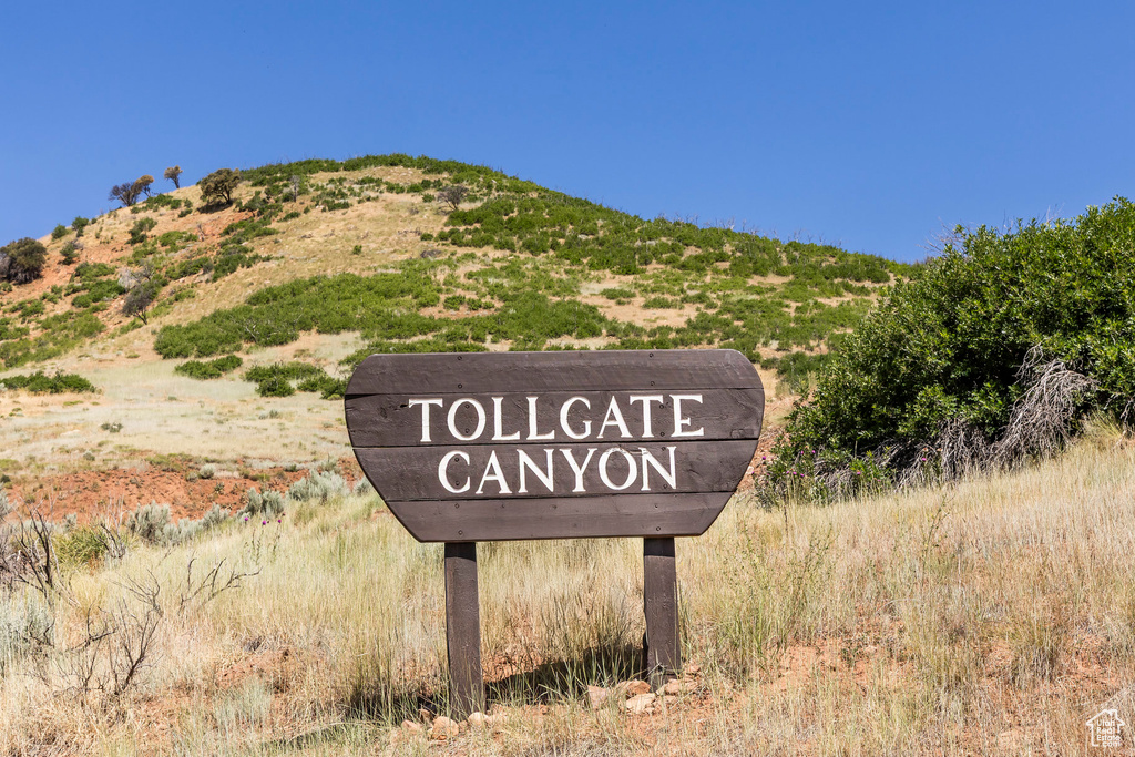 Community / neighborhood sign with a mountain view
