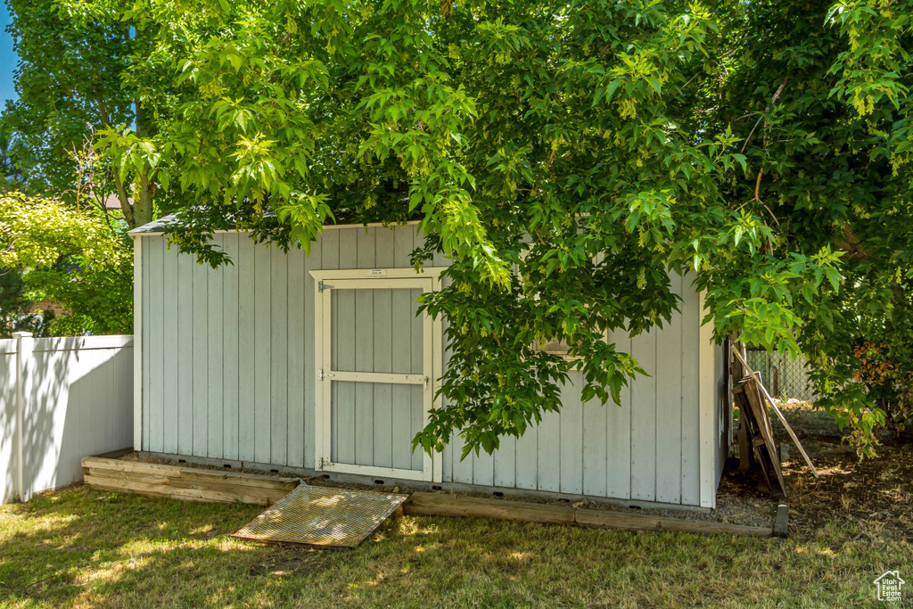 6063 S KAMAS DR Taylorsville, UT 84129