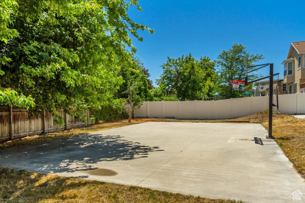 6063 S KAMAS DR Taylorsville, UT 84129