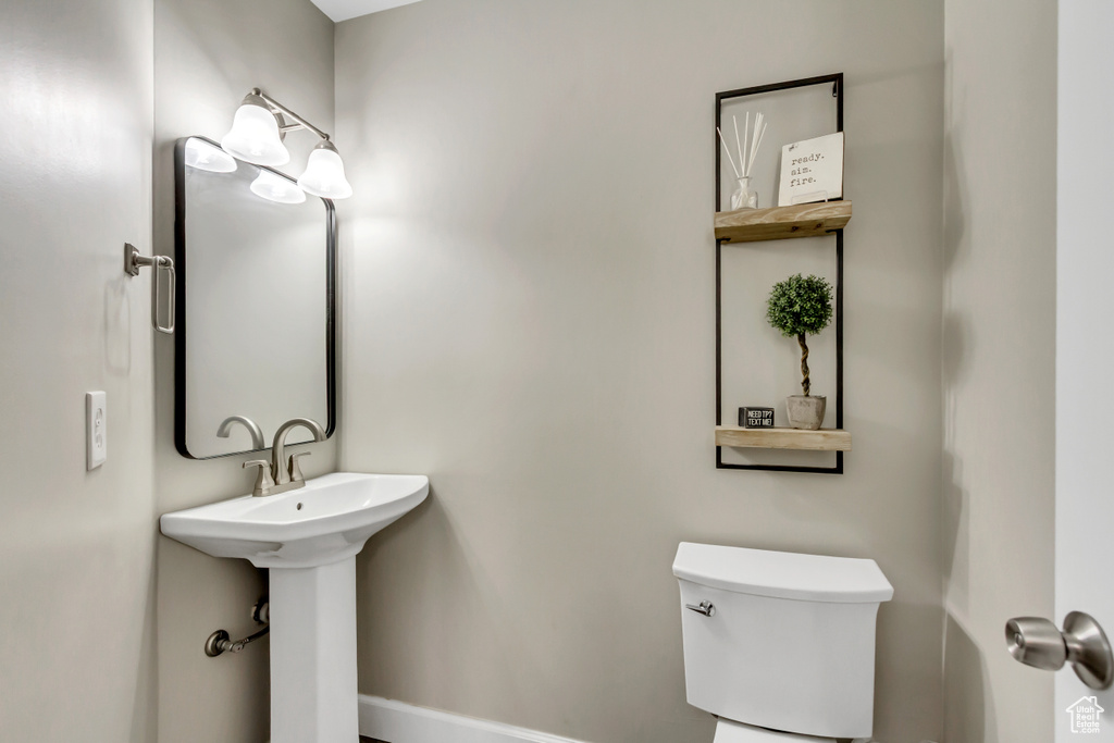 6063 S KAMAS DR Taylorsville, UT 84129