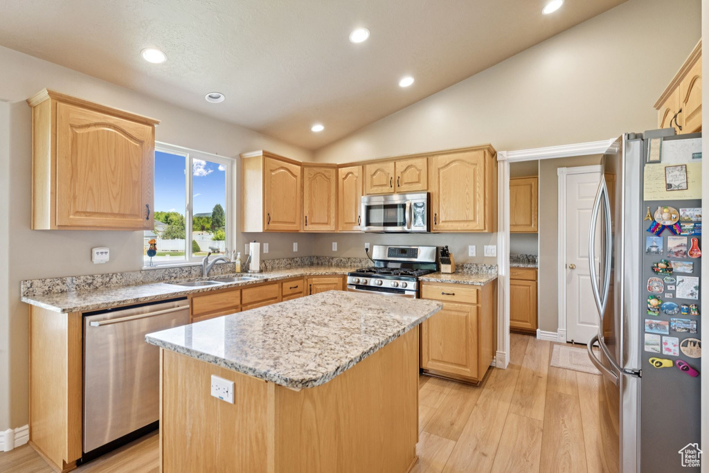 868 W BRANDON DR Kaysville, UT 84037