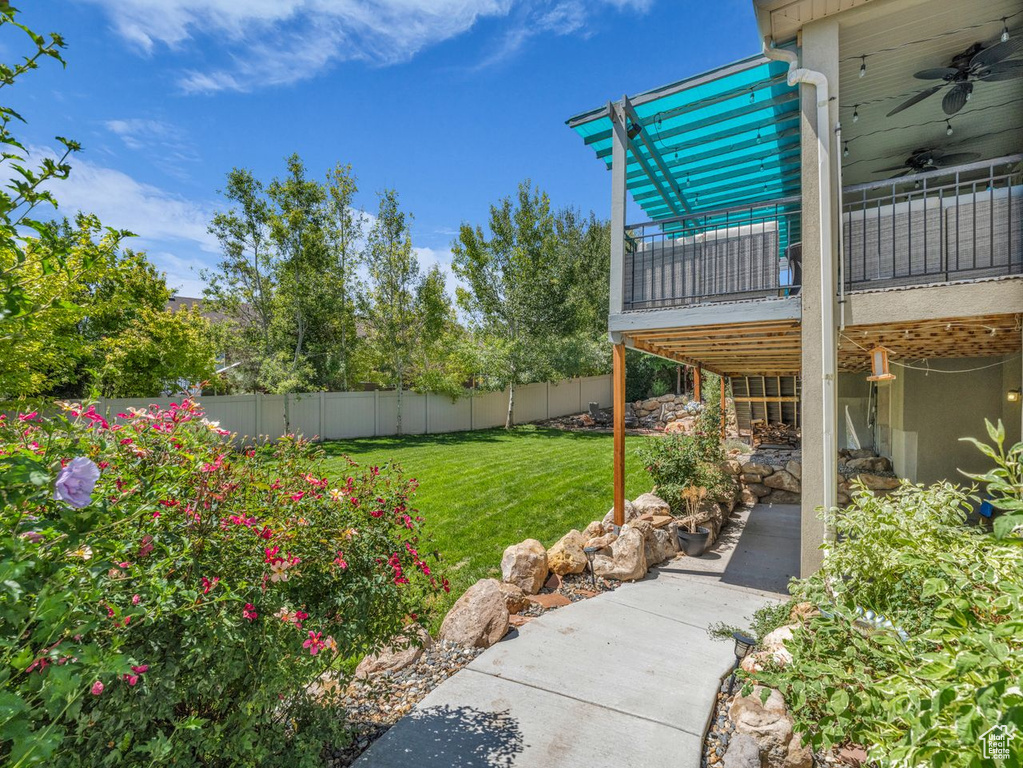 View of yard featuring ceiling fan