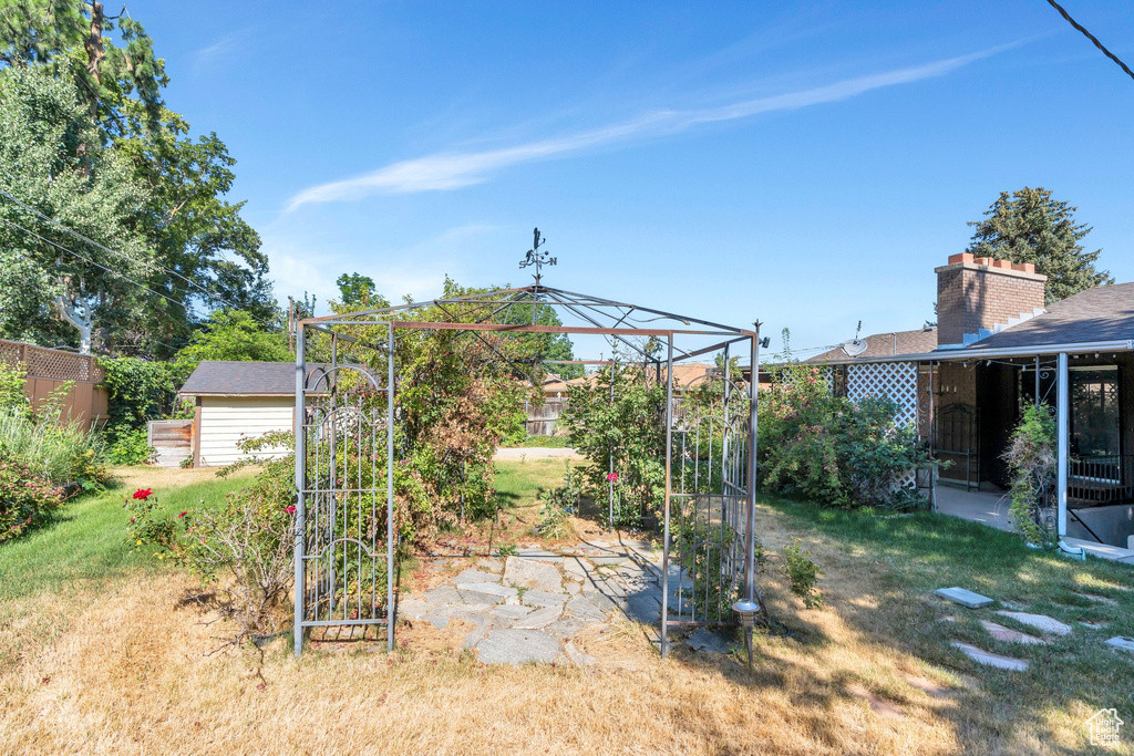 2446 E CREEK RD Sandy, UT 84093