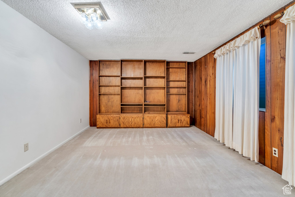 2446 E CREEK RD Sandy, UT 84093