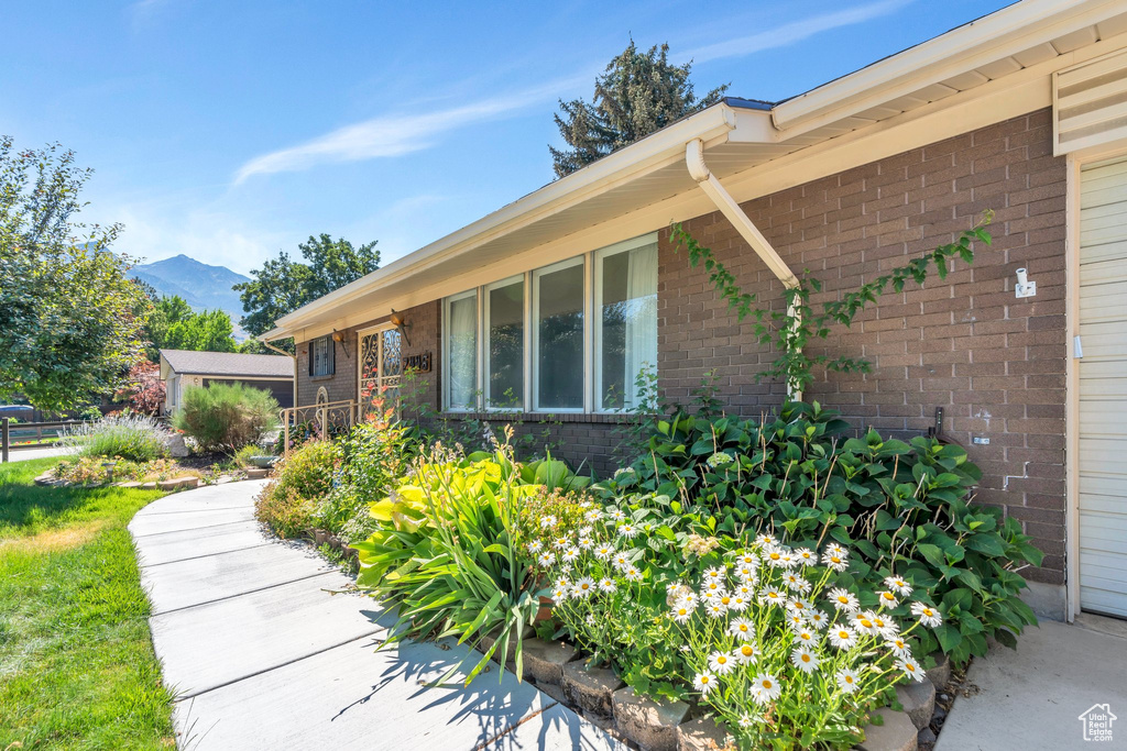 2446 E CREEK RD Sandy, UT 84093