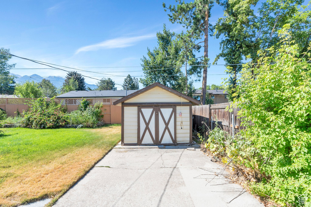 2446 E CREEK RD Sandy, UT 84093