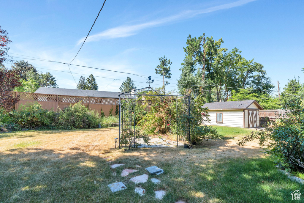 2446 E CREEK RD Sandy, UT 84093