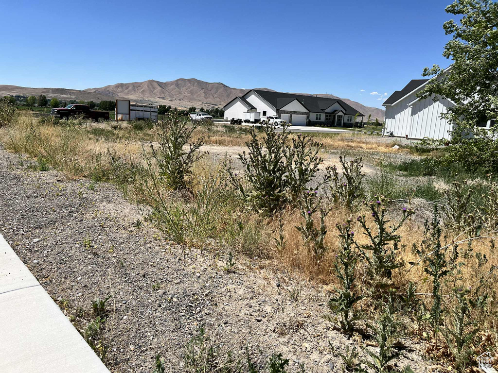 View of yard featuring a mountain view