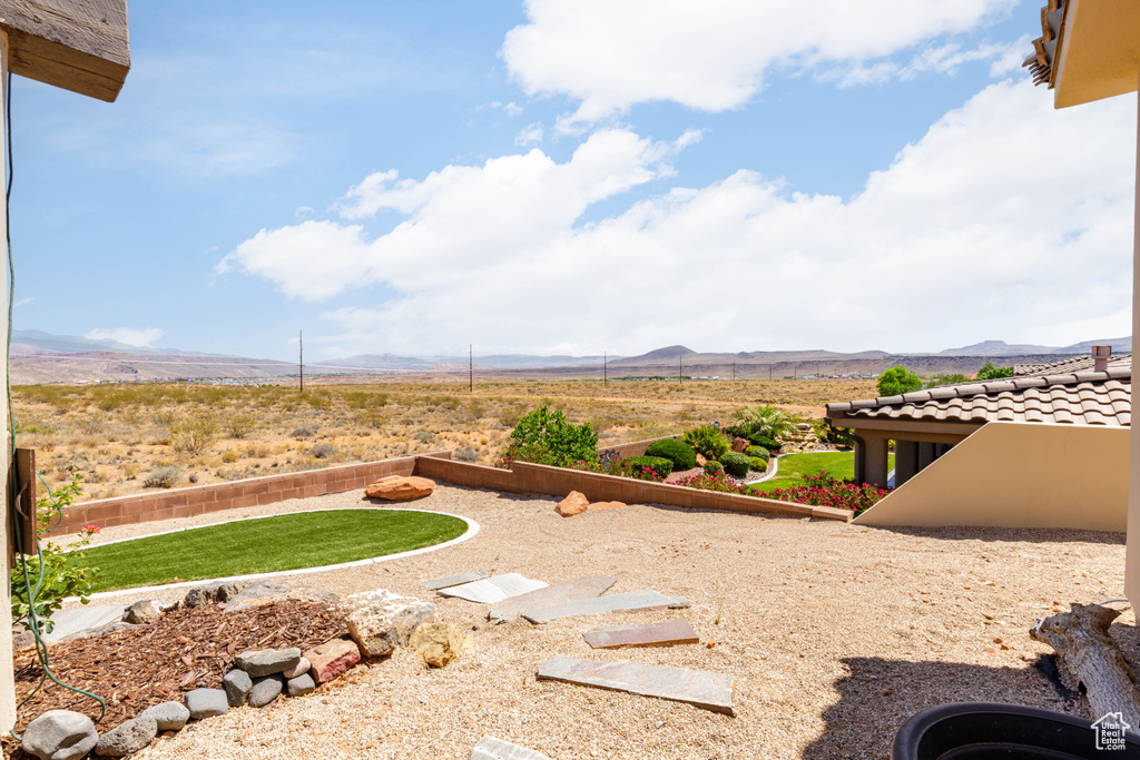 View of yard featuring a mountain view