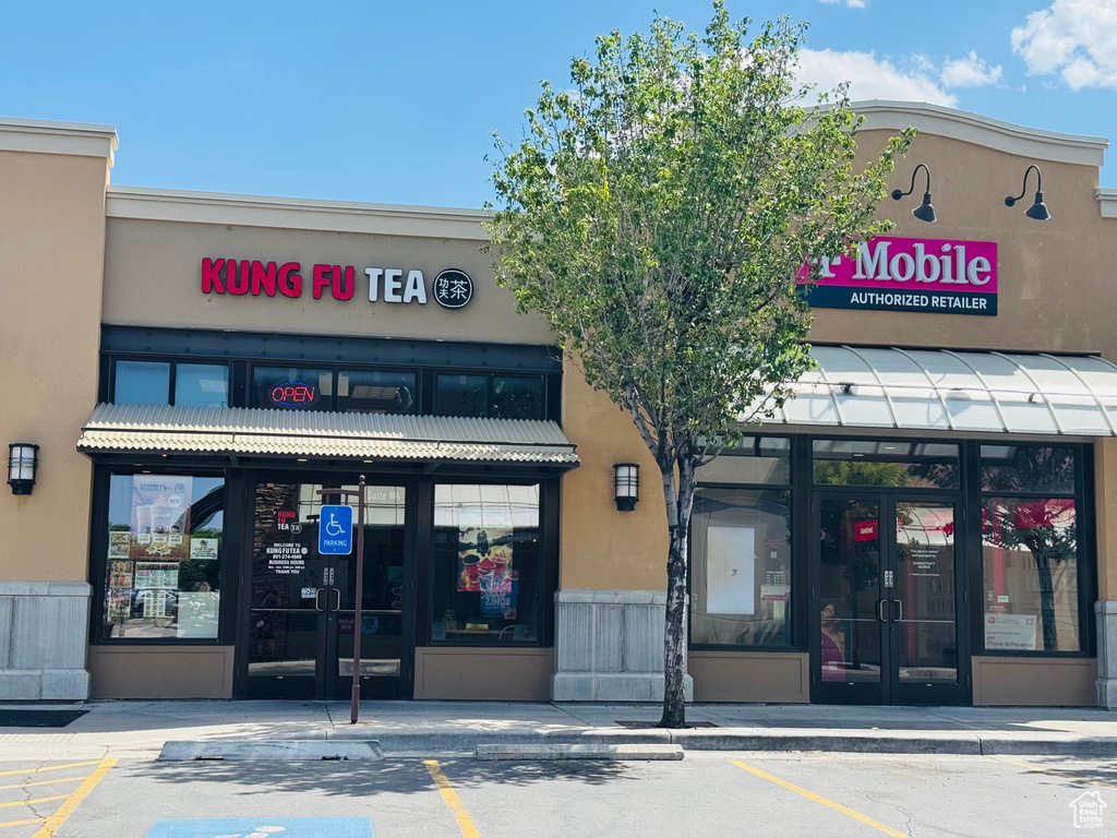 View of commercial location with uncovered parking