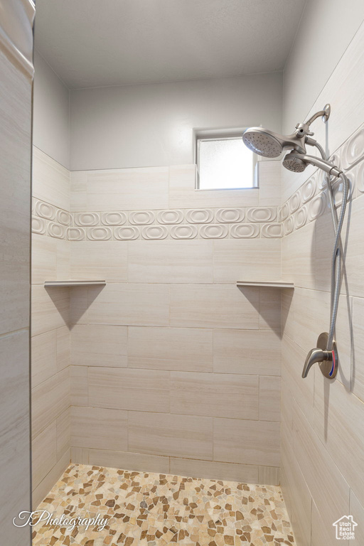 Full bath with tiled shower