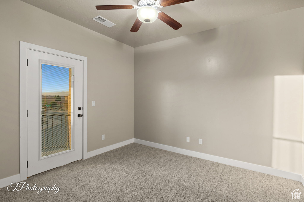 Spare room with carpet floors and a ceiling fan