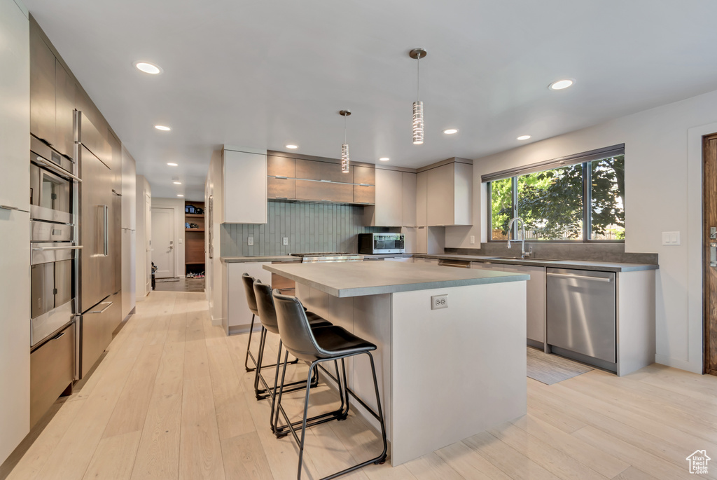 22 S SUNWOOD LN Sandy, UT 84092