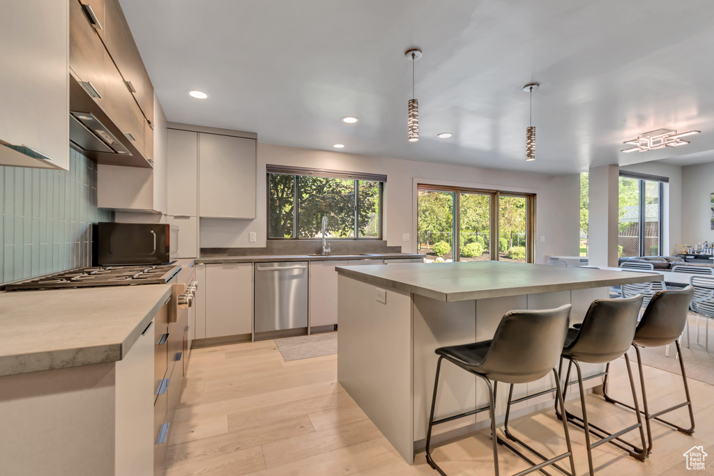 22 S SUNWOOD LN Sandy, UT 84092