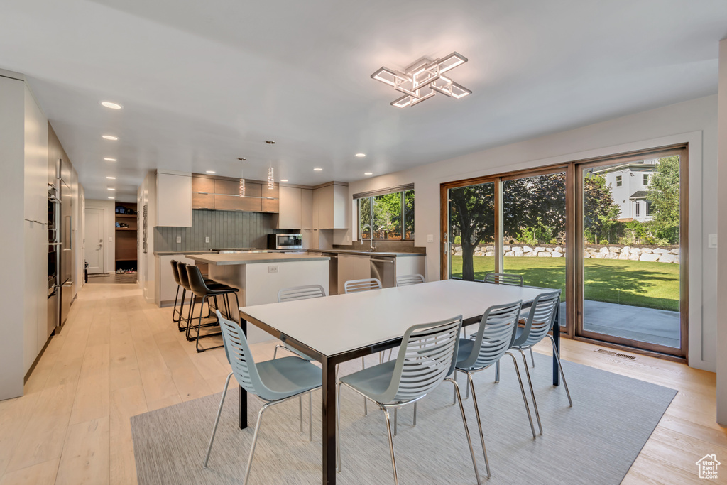 22 S SUNWOOD LN Sandy, UT 84092