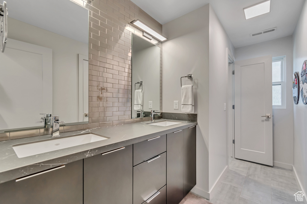 22 S SUNWOOD LN Sandy, UT 84092