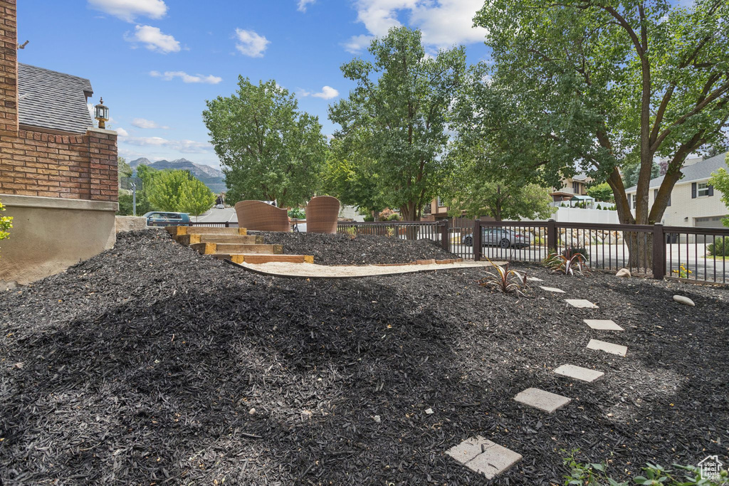 View of yard featuring a mountain view