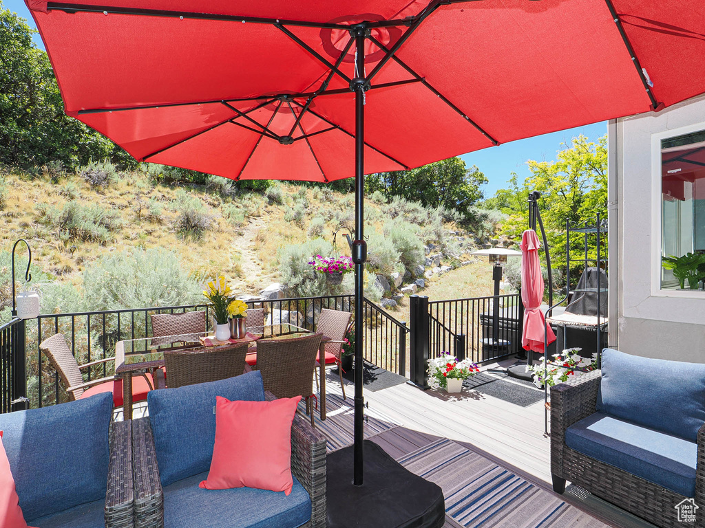 Deck featuring outdoor dining area