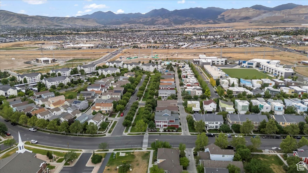 Aerial view of property\\\\\\\'s location with mountains and nearby suburban area