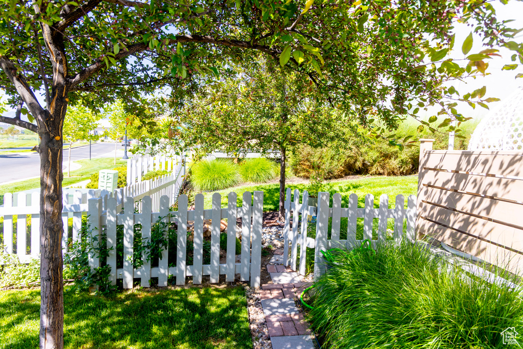 6122 W LAKE AVE South Jordan, UT 84009