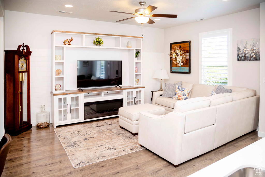 6122 W LAKE AVE South Jordan, UT 84009
