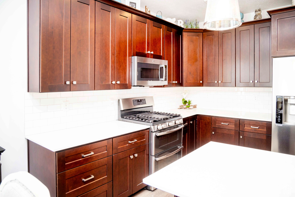 6122 W LAKE AVE South Jordan, UT 84009