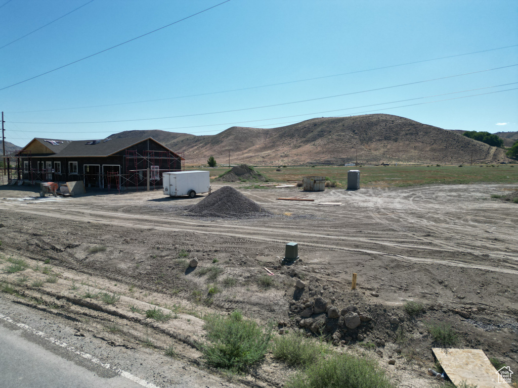 View of dirt / gravel road featuring a mountain view