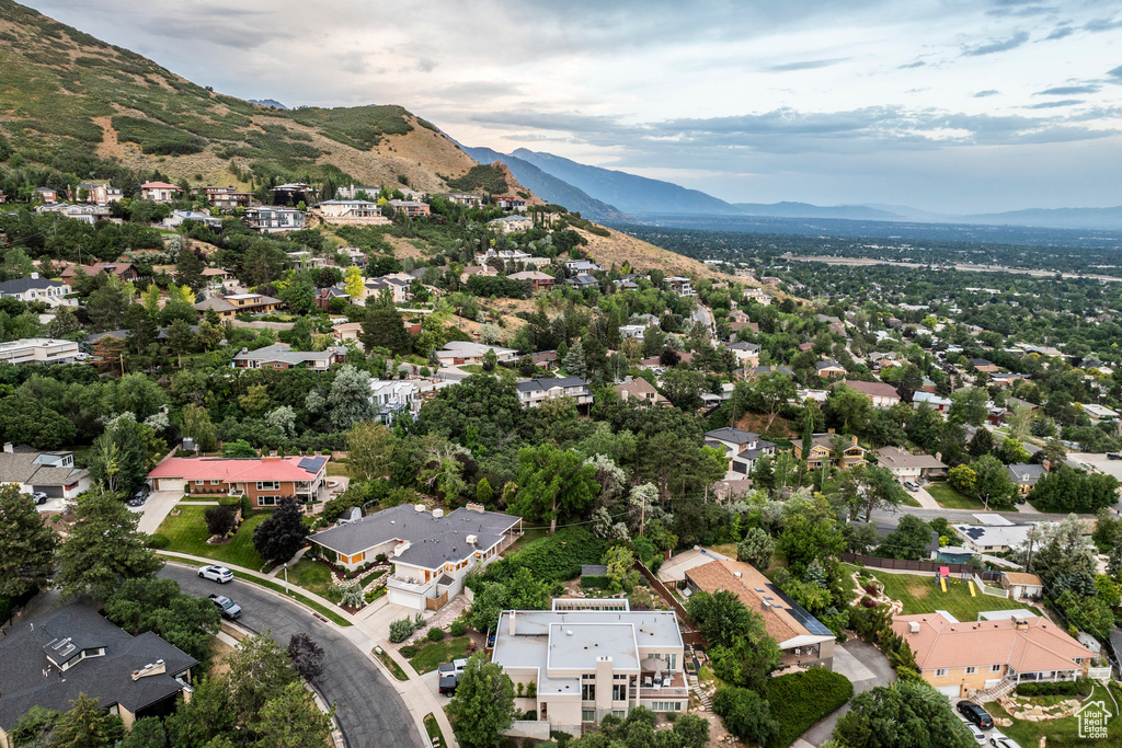 Aerial view of residential area featuring a mountain backdrop
